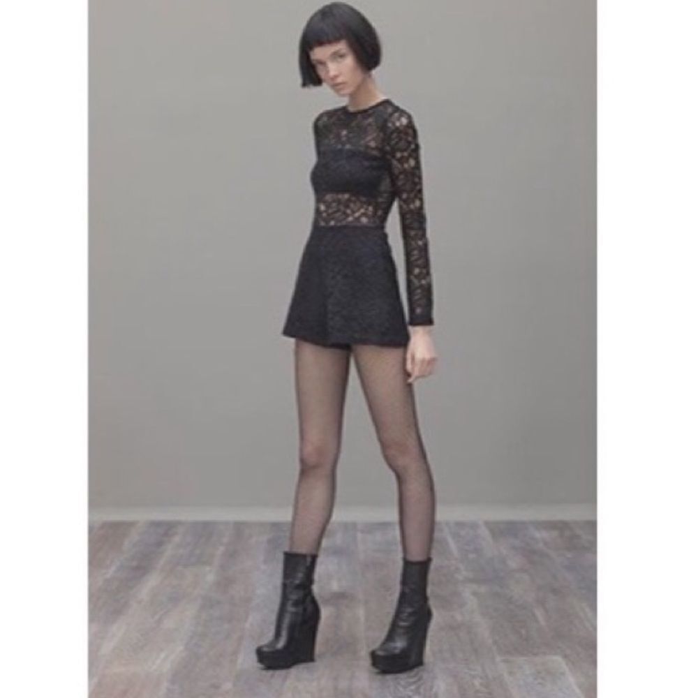Alexis Onasis lace Romper in black size M